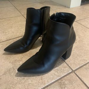 Unisa Black Pointed Toe Ankle Boots 8M